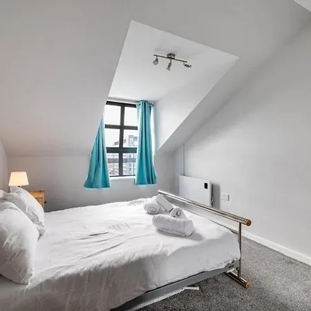 Large 2 Bed 2 Bath Central Манчестер Экстерьер фото