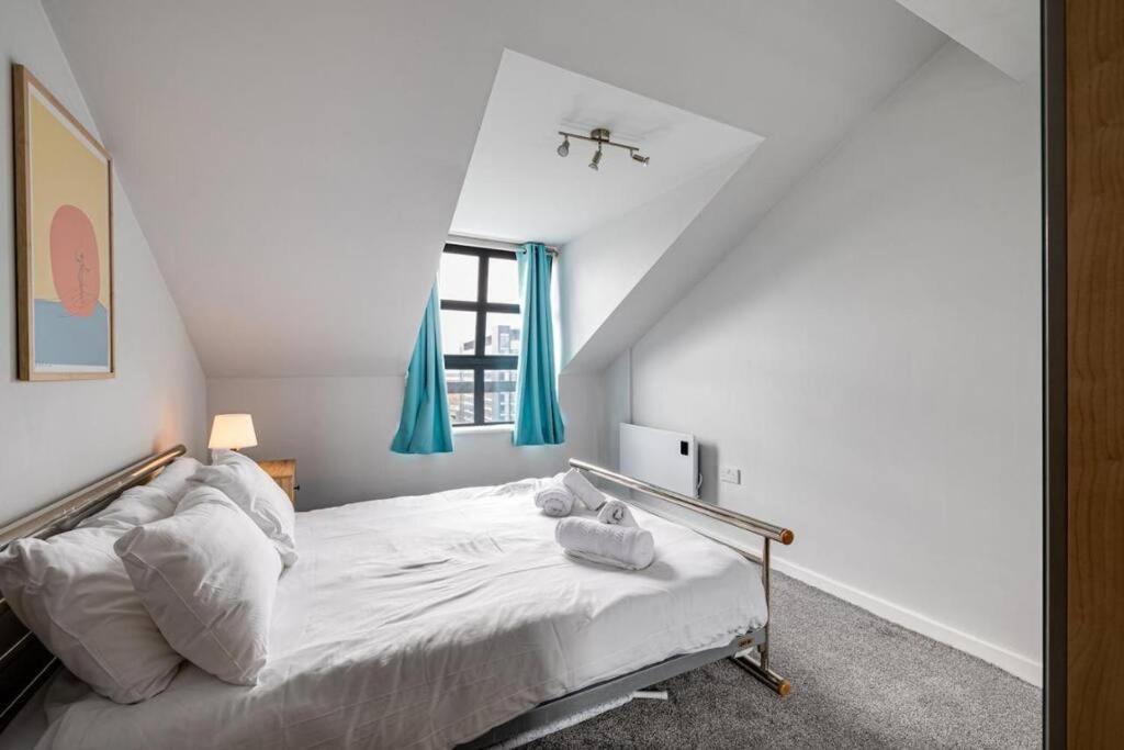 Large 2 Bed 2 Bath Манчестер