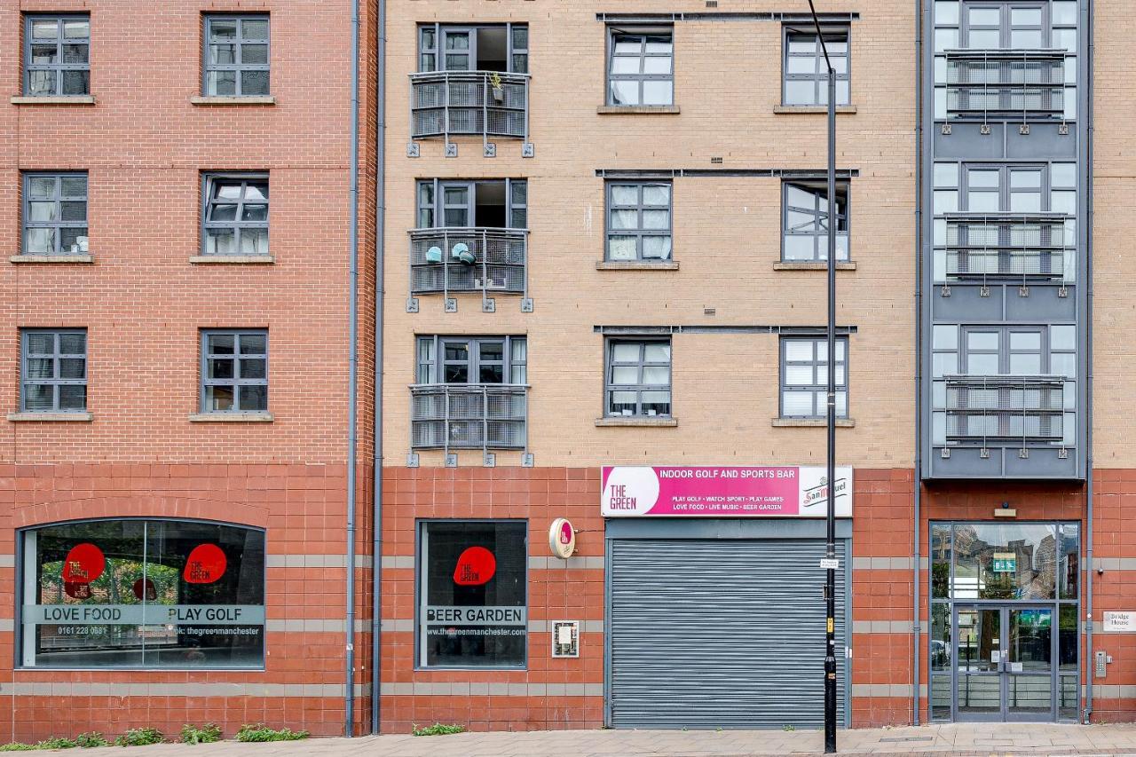 Large 2 Bed 2 Bath Apartment Manchester